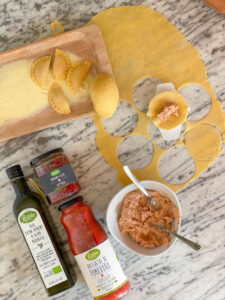 Ravioli ricotta e pomodori secchi