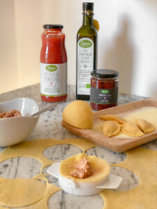 Ravioli ricotta e pomodori secchi