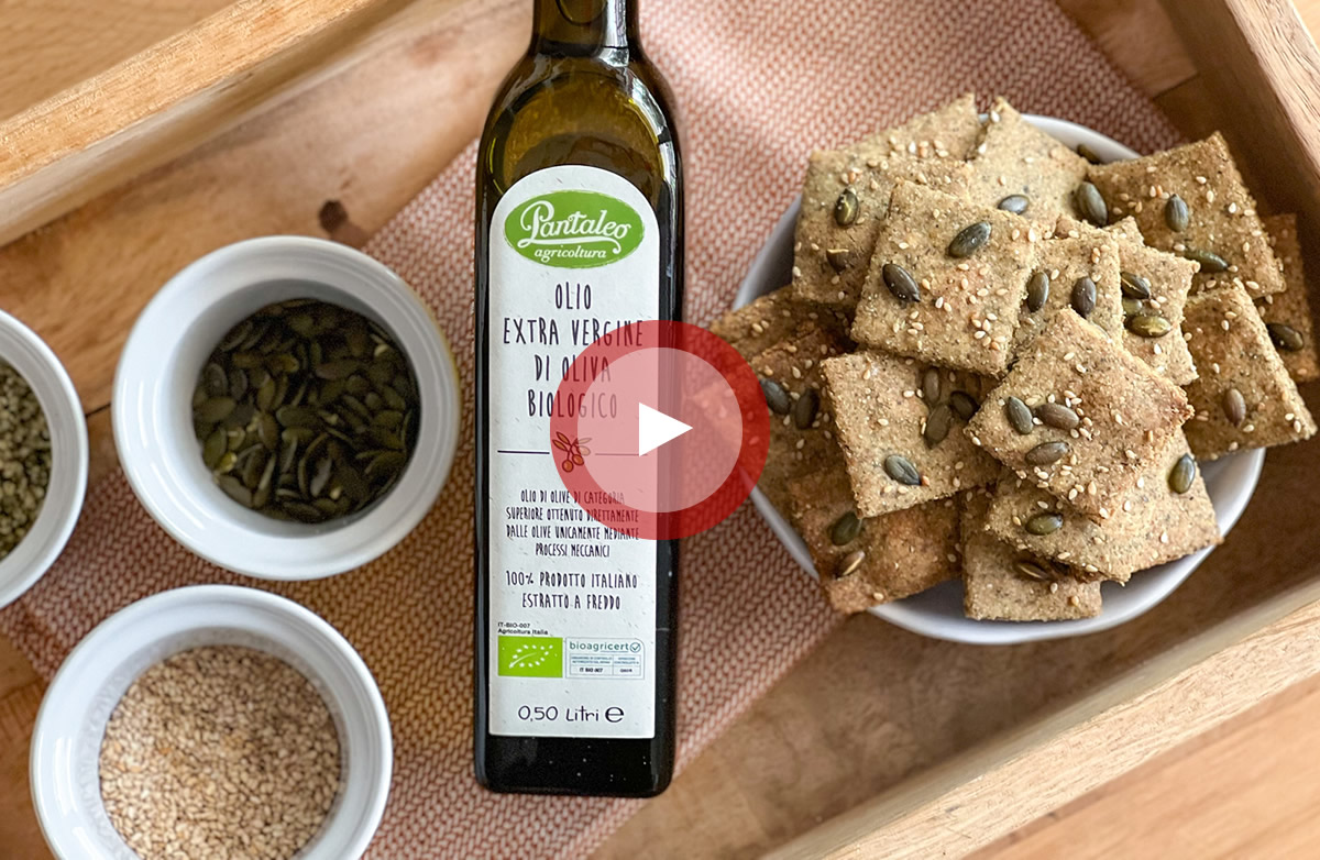 Crackers con olio extra vergine d’oliva Pantaleo, semi ed erbe